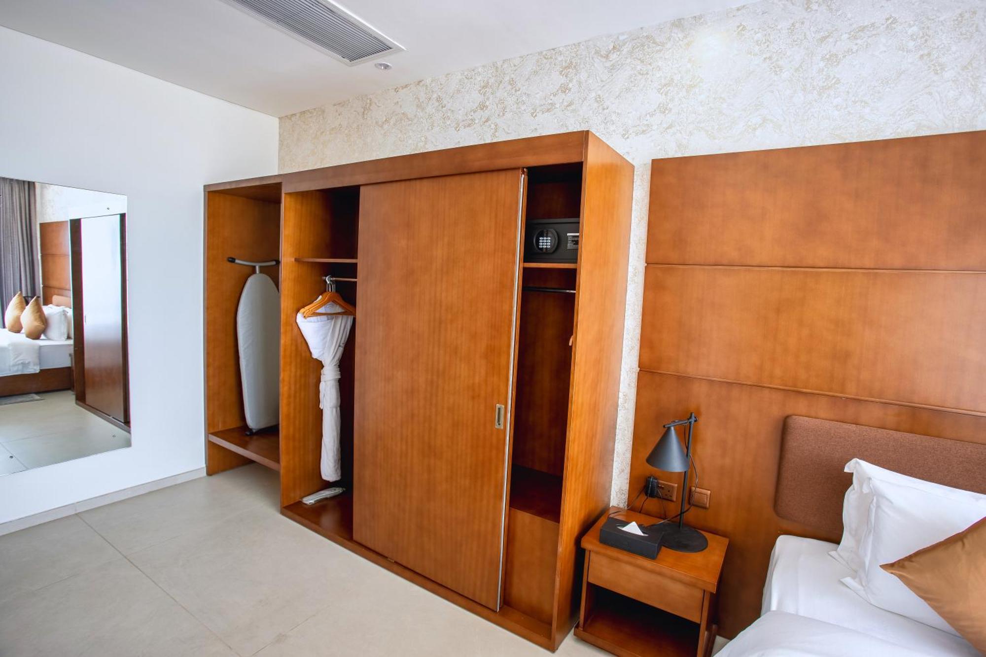 Alisa Hotel Tema Bagian luar foto