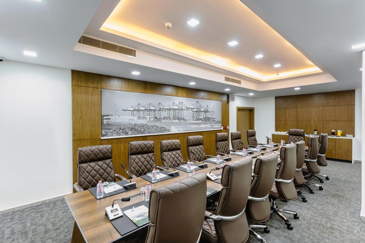 Alisa Hotel Tema Bagian luar foto